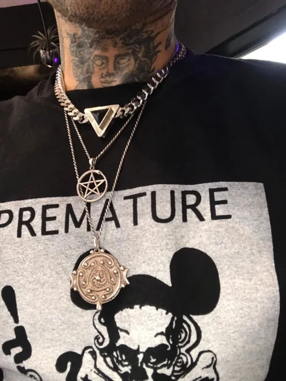 Elevate Your Pet's Style with DIPHDA's Iconic Necklace